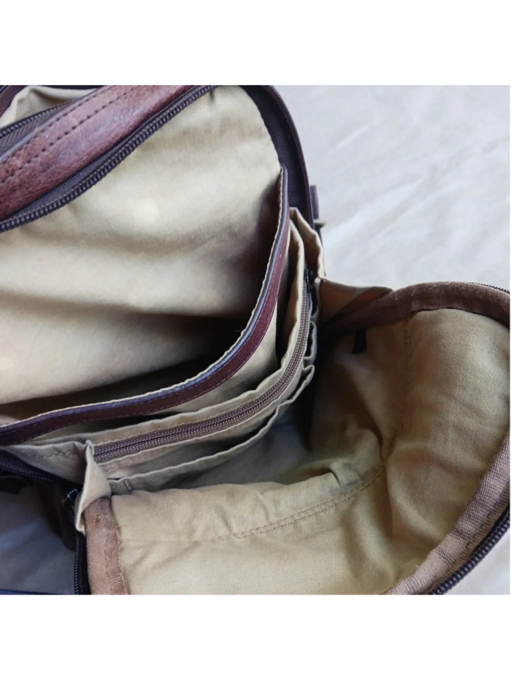 Duluth Trading Company Lifetime Brown Patina Leather Vintage Crossbody Bag